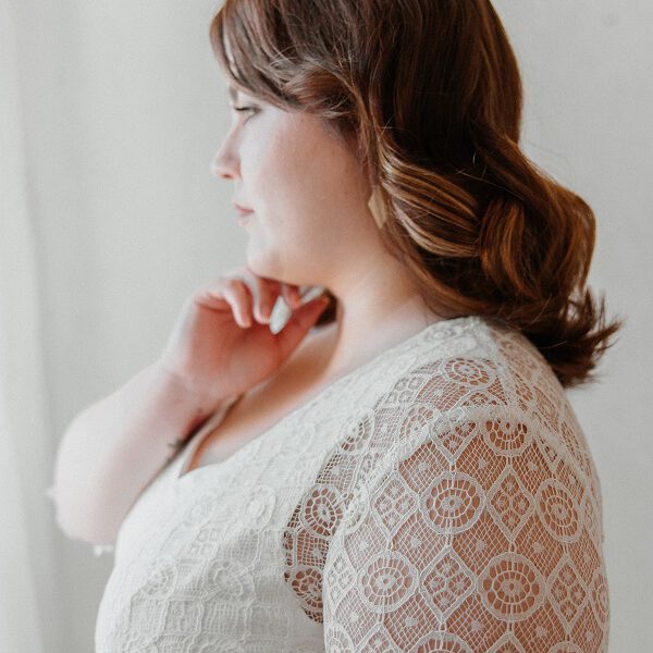 SAMPLE SALE: Brautkleid Bella mit geometrischer Spitze Gr. 38/40 + Gr. 44/46